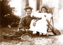 Sarah Annie Wragge and unidentified girl, at Yallambie, c1900. (Source: Bill Bush Collection)
