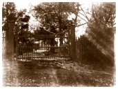Main gate at Yallambie, c1900. (Source: Bill Bush Collection)
