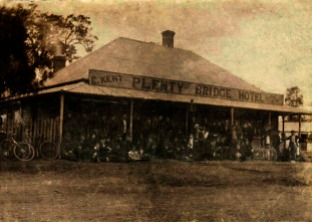 Bike riders at Kent's Plenty Bridge Hotel, c1900. (Source: Pictures Collection, State Library of Victoria, H2013.70/14, http://handle.slv.vic.gov.au/10381/239916)